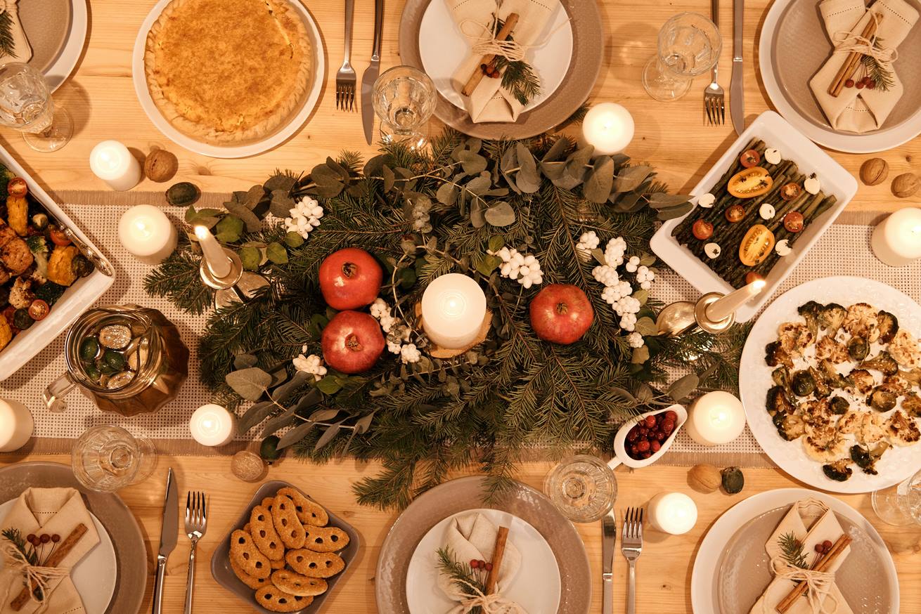 Traditionelle Tischdekoration für Weihnachten