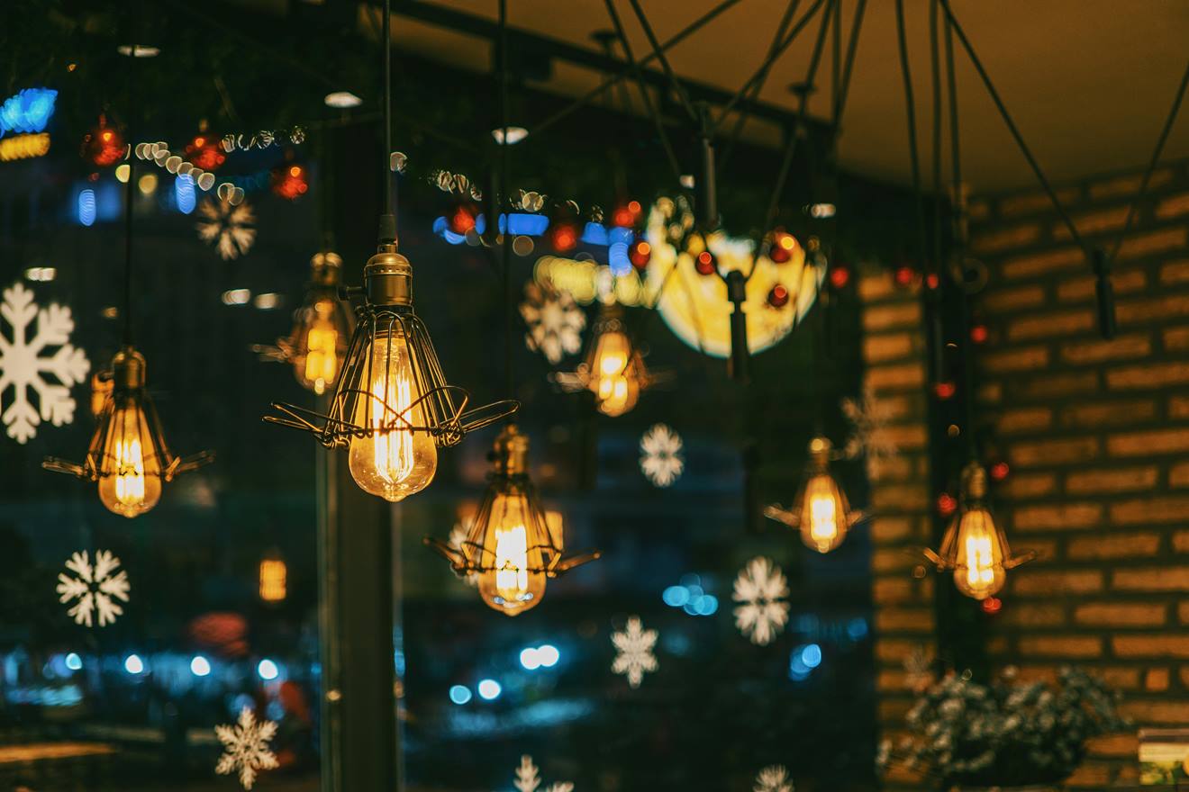 Die angesagtesten Weihnachtsfarben 2025 – Trends in der Inneneinrichtung