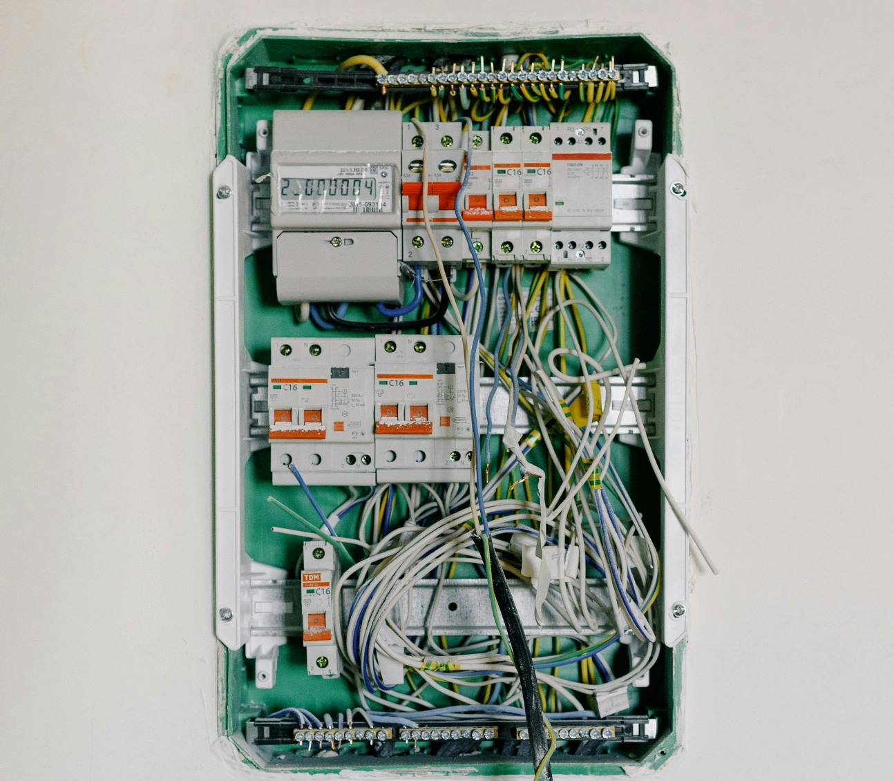 Wie erneuert man die Elektroinstallation in einer Altbauwohnung?